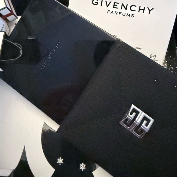 Givenchy Black Compact Mirror NIB - Picture 3 of 4
